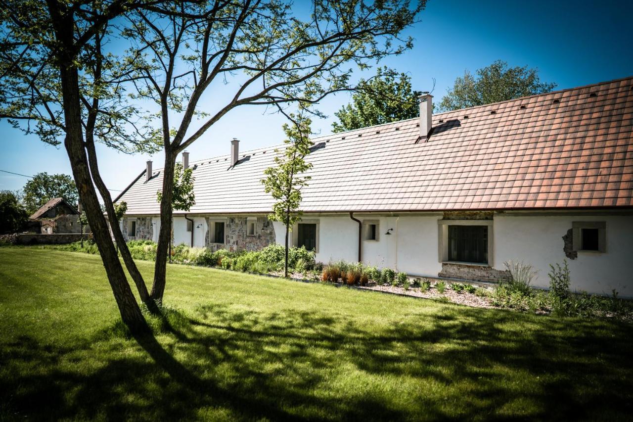 Pajta Apartman Es Vendeghaz Тата Екстер'єр фото