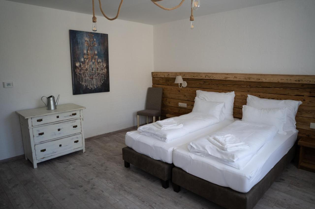 Pajta Apartman Es Vendeghaz Тата Екстер'єр фото