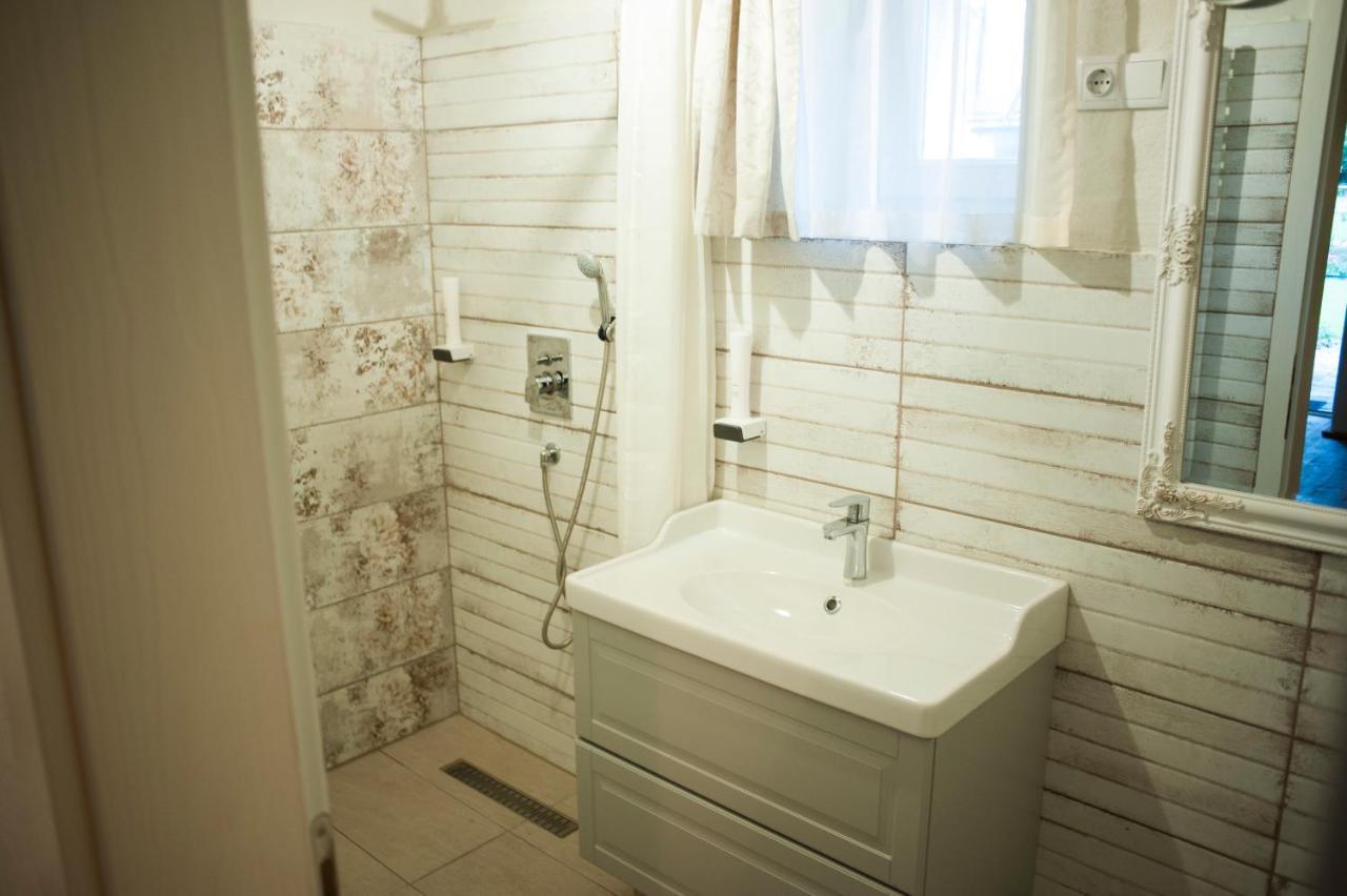 Pajta Apartman Es Vendeghaz Тата Екстер'єр фото