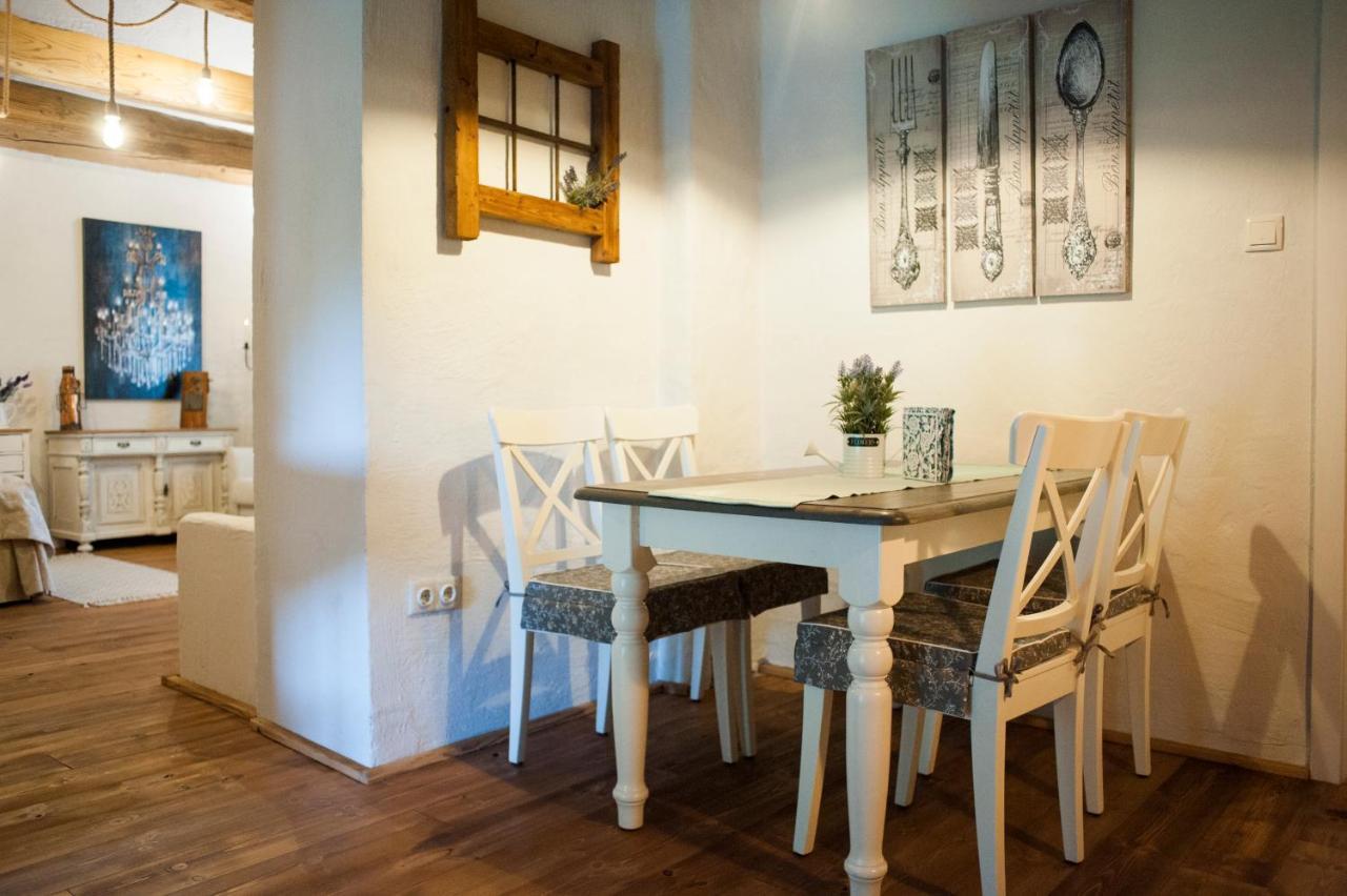 Pajta Apartman Es Vendeghaz Тата Екстер'єр фото