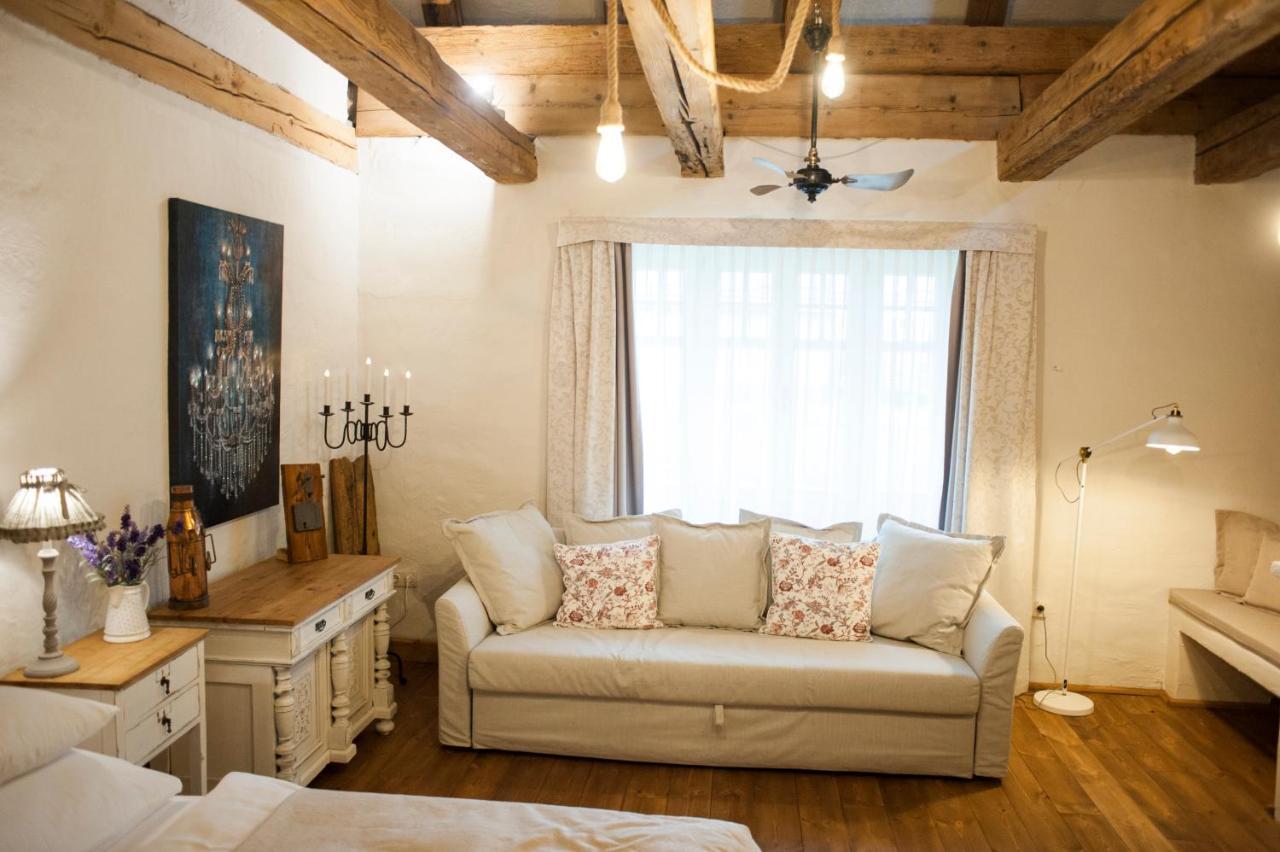 Pajta Apartman Es Vendeghaz Тата Екстер'єр фото