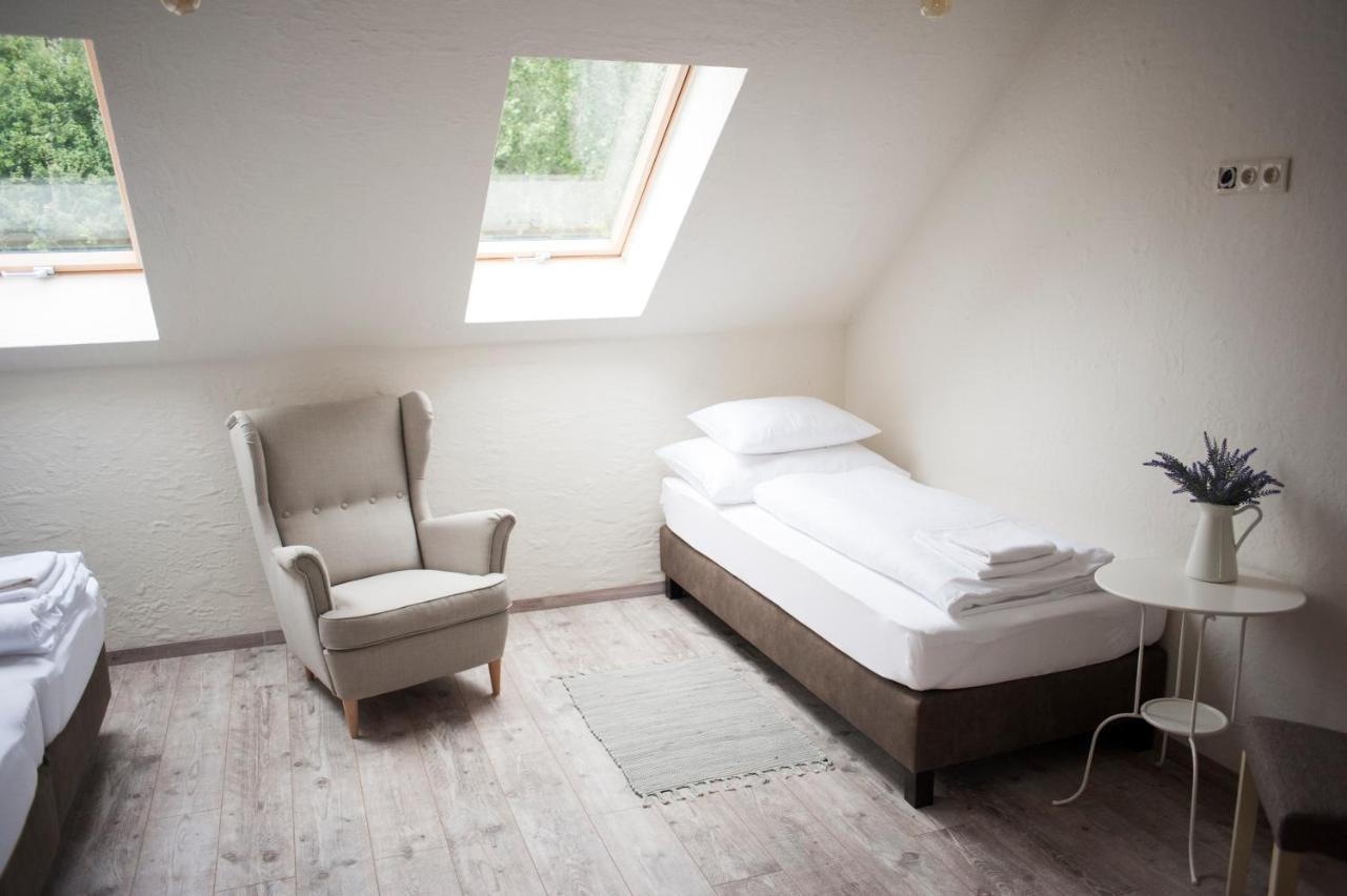 Pajta Apartman Es Vendeghaz Тата Екстер'єр фото